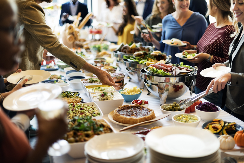 8 dritte per non farsi sabotare la dieta da amici e parenti 6 buffet