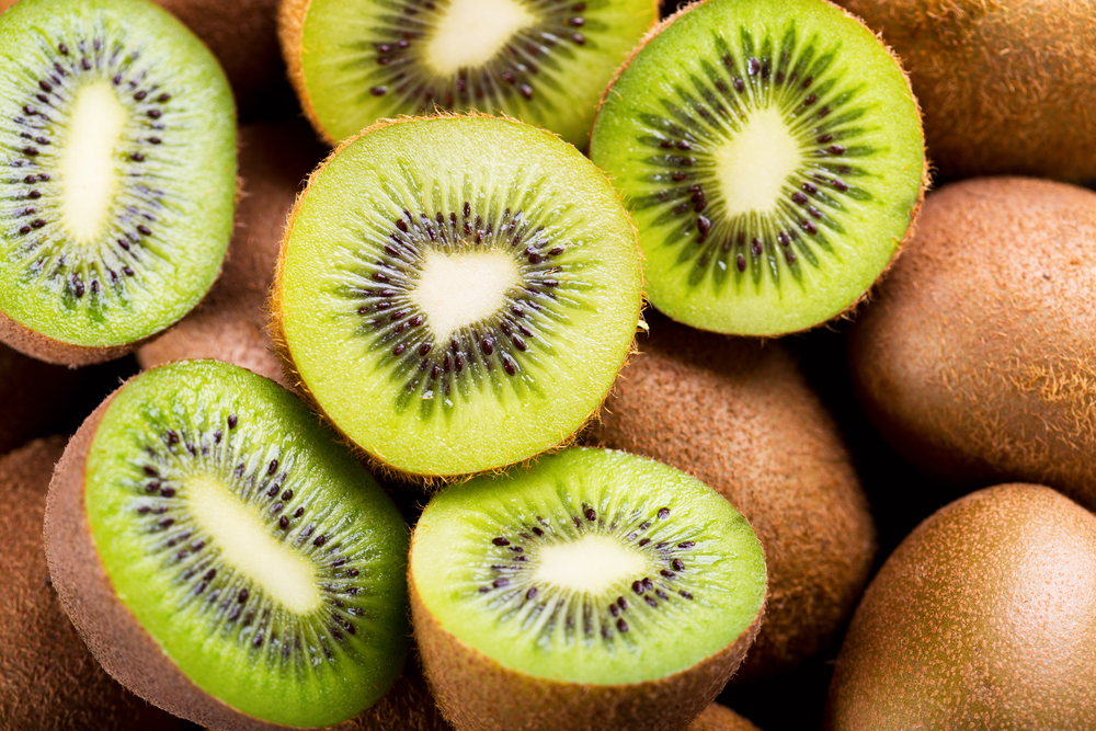 10 cibi contro l'insonnia per dormire bene anche col caldo 5 cibi contro l'insonnia, il kiwi