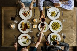 8 dritte per non farsi sabotare la dieta da amici e parenti