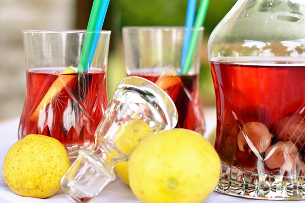 Tè freddo: 10 ricette per prepararlo in casa 8 te freddo bianco ciliegie limone