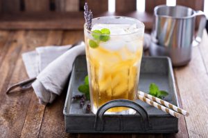 T&egrave; verde con lavanda e riso soffiato: una bevanda rinfrescante