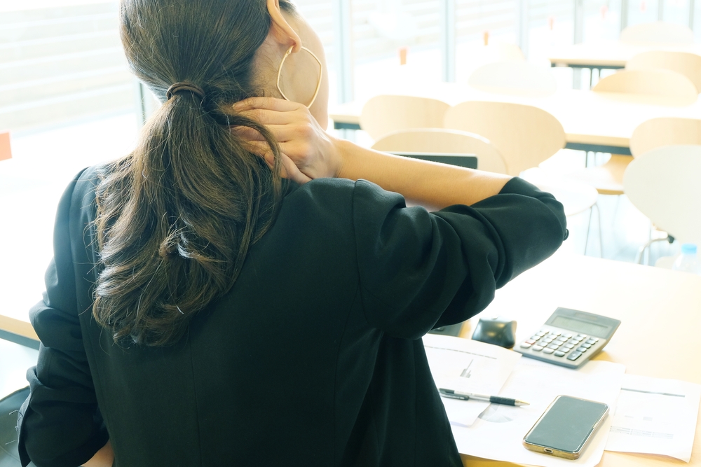 Perché stare seduti tutto il giorno fa male: danni, soluzioni e esercizi 6 stare seduti a lungo: danni alla schiena