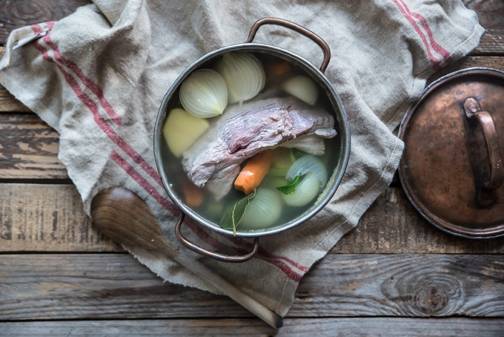 Bollito di carne: ricetta tradizionale di un secondo piatto nutriente 4 ricetta insalata di bollito con verdure