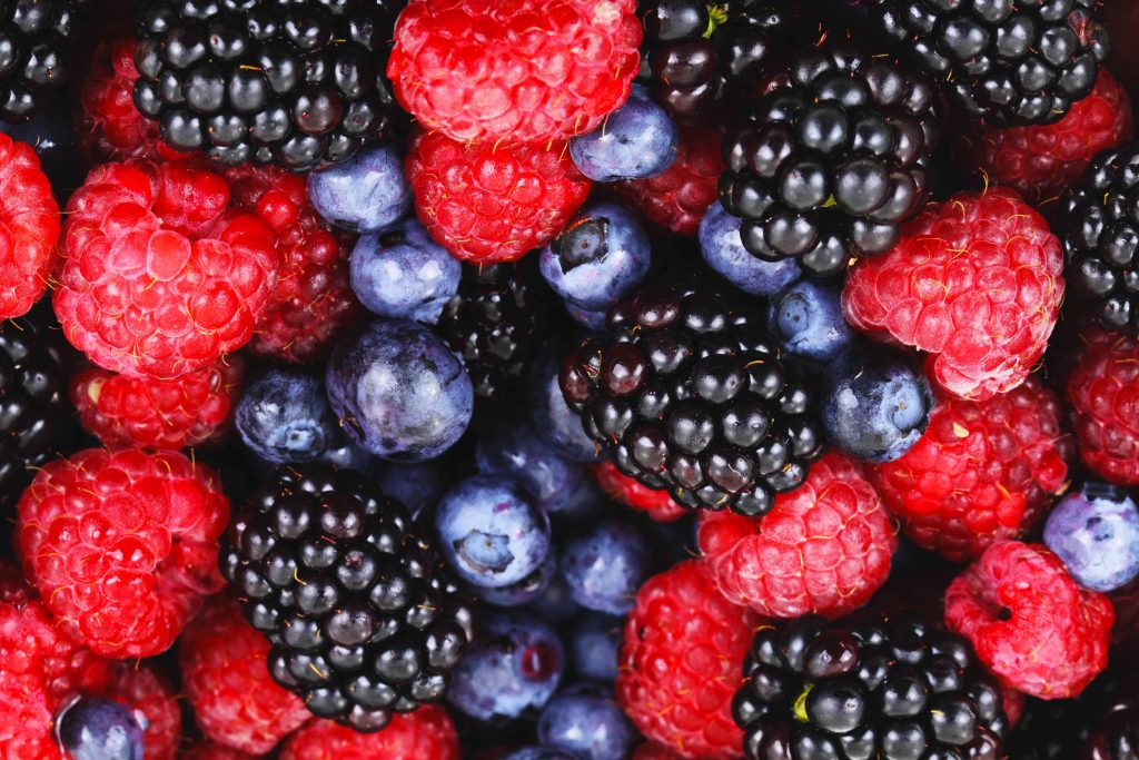 10 cibi che aiutano il tuo corpo a difendersi dallo smog! 2 Alimenti per contrastare inquinamento: frutti di bosco