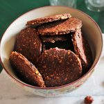 Biscotti ai fiocchi di avena con cioccolato e nocciole 1 Biscotti ai fiocchi di avena