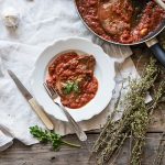 Carne alla pizzaiola: ricetta facile e saporita in padella, al forno e con patate 1 carne alla pizzaiola ricetta