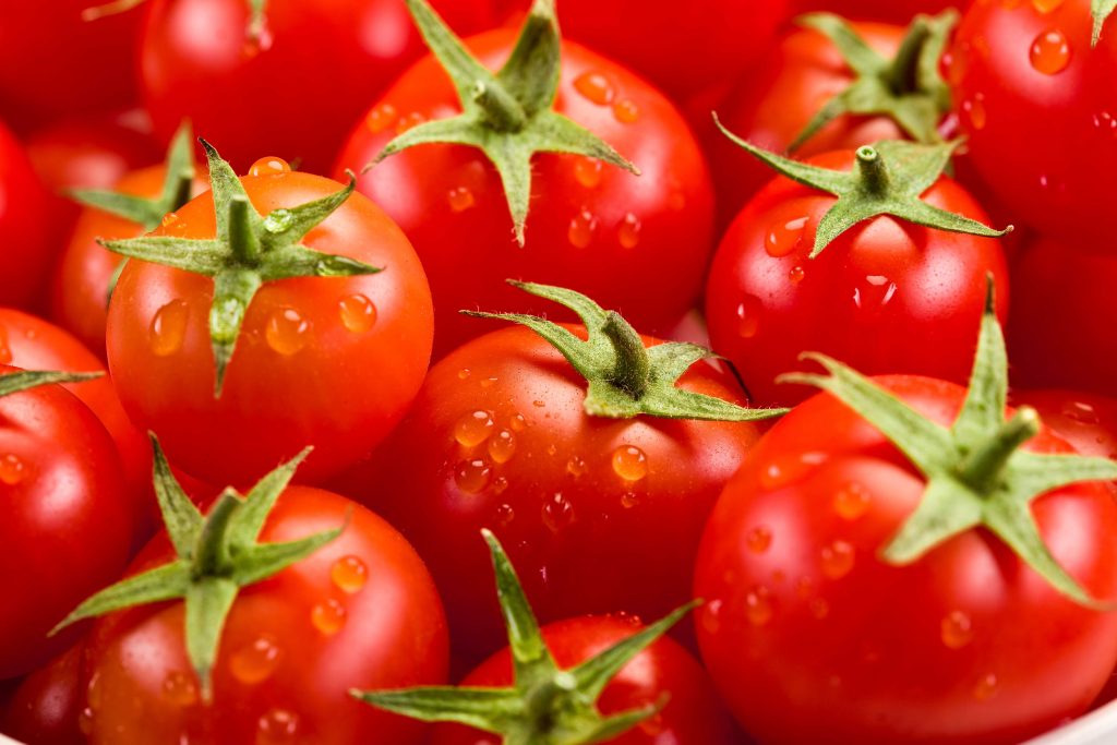 10 cibi che aiutano il tuo corpo a difendersi dallo smog! 6 I cibi per combattere lo smog: i pomodori