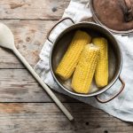 Come cucinare le pannocchie: tipi di cottura e varianti di un contorno salutare 3 come si cucinano le pannocchie bollite