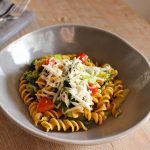 Fusilli al teff senza glutine, con broccoli, pomodorini e caciotta stagionata 1 fusilli al teff