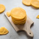 Gallette di mais fatte in casa con salsa di salmone, yogurt e aneto 1 gallette di mais 1