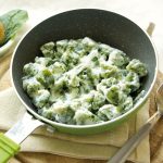 Gnocchi di patate e spinaci con crema di ricotta 1 Gli gnocchi di patate e spinaci diventano light e senza glutine
