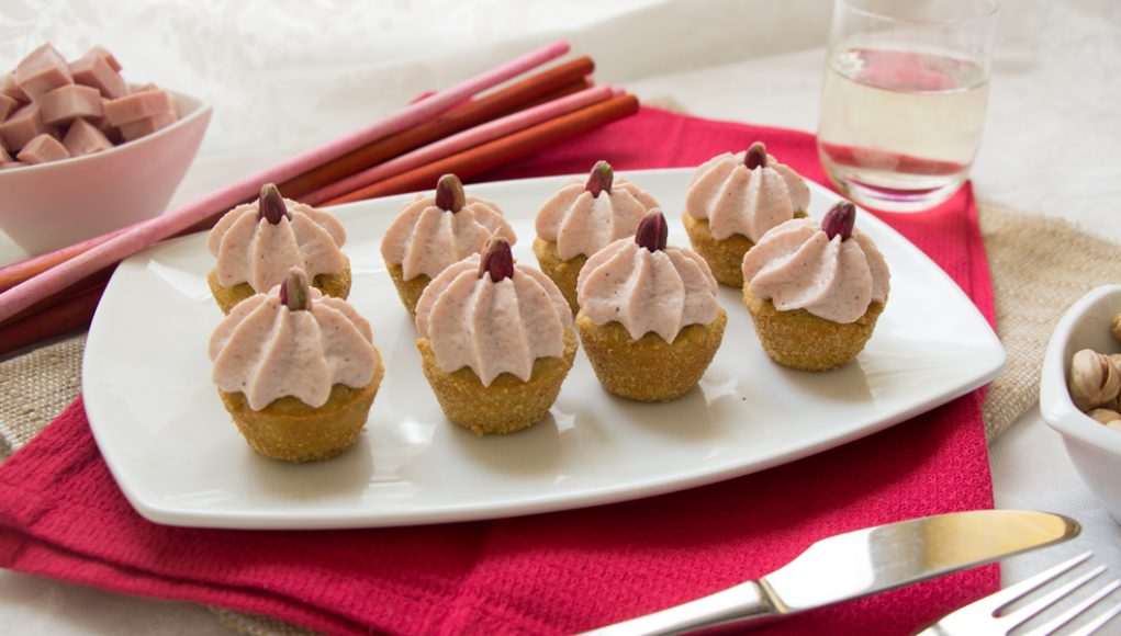 Feste di Natale senza glutine: tante ricette leggere e sfiziose 1 Mini muffin salati con ceci e pistacchi senza glutine