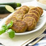 Polpette di quinoa senza glutine con zucchine 1 Polpette di quinoa e zucchine, morbide, light e senza glutine.