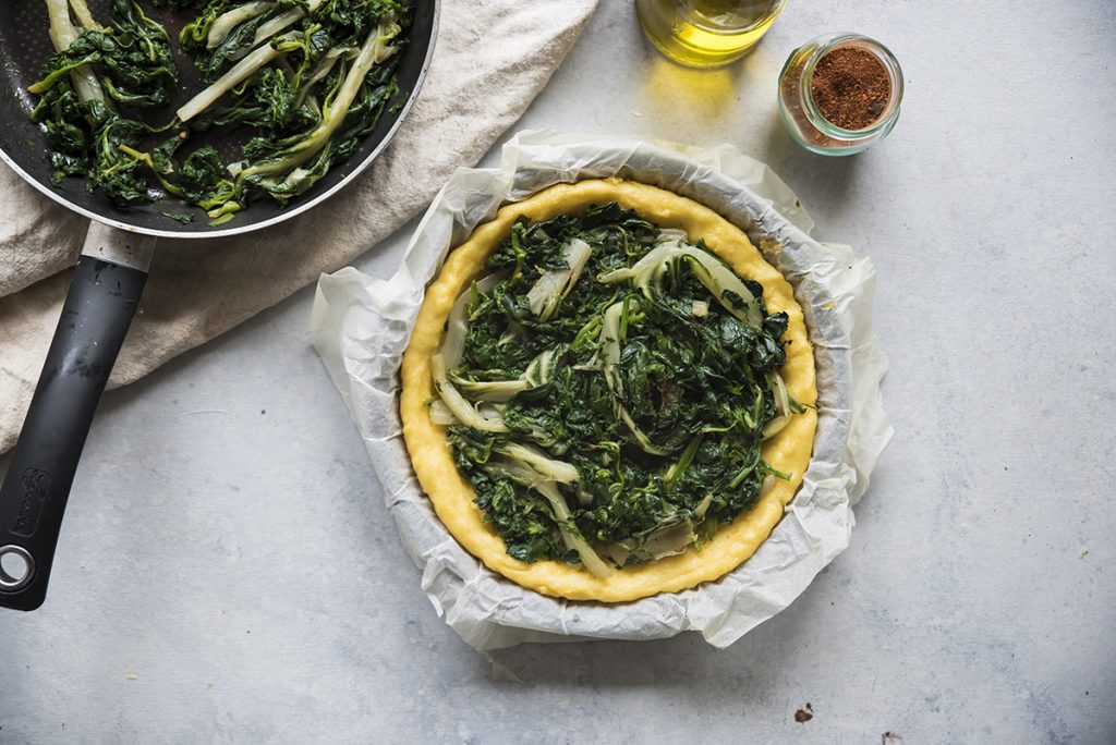 Torta salata di polenta e bietole piccanti 7 torta salata di polenta preparazione