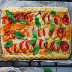 Torta salata pomodoro e mozzarella: una ricetta nutriente, gustosa e perfetta anche a dieta 1 torta salata pomodoro e mozzarella