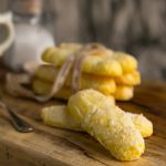 Savoiardi al limone, light e senza glutine 1 Soffici e friabili, i savoiardi al limone sono senza glutine e light.