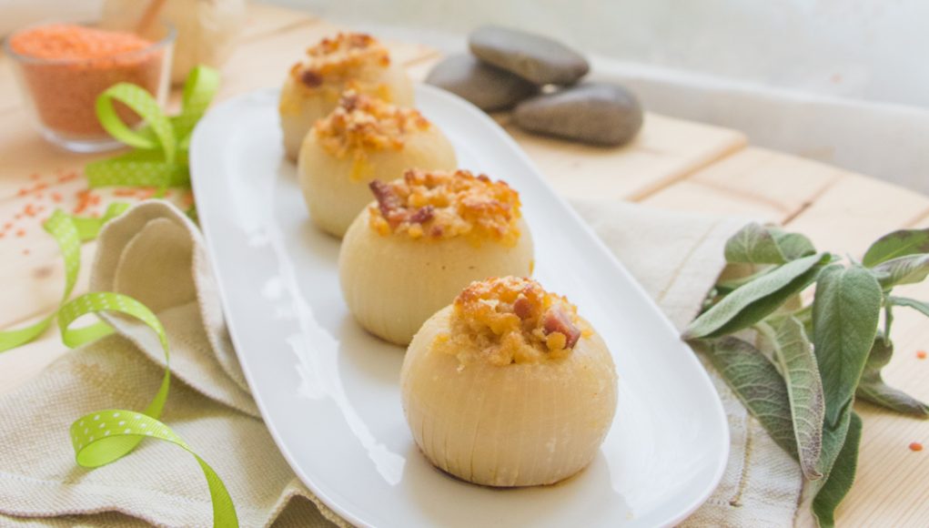 Secondi piatti senza glutine: 5 ricette leggere e sfiziose 4 La ricetta veloce e saporitissima delle cipolle ripiene senza glutine
