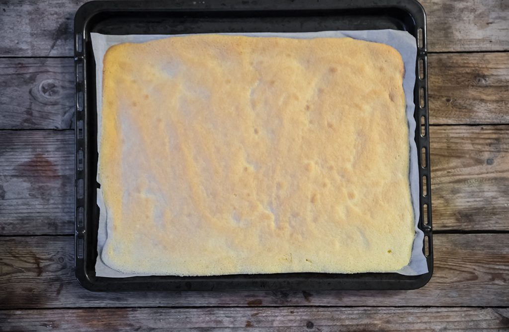 Tronchetto di Natale con pan di Spagna: ricetta passo passo con video 7 come fare il tronchetto di natale cottura in forno