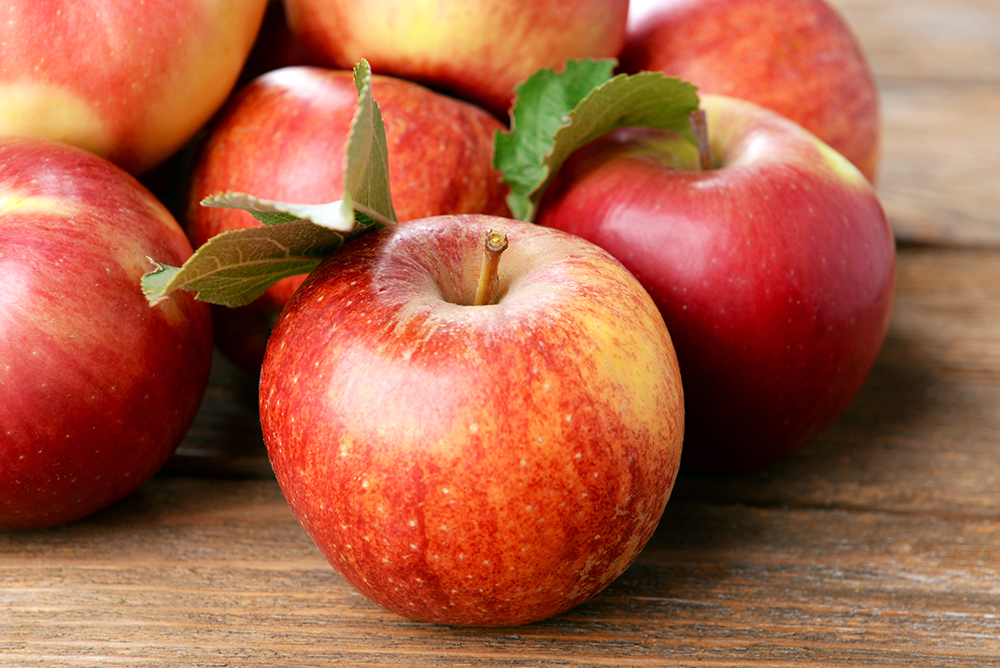 La primavera in tavola con la frutta di Aprile 4 Mele, la frutta di dicembre