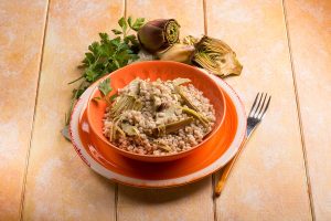 Minestra&nbsp;di orzo perlato e carciofi
