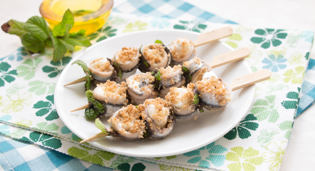 Aperitivo senza glutine: qualche ricetta finger food facile, sfiziosa e light 1 spiedini di alici e mozzarella senza glutine