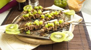 Spiedini di manzo e kiwi: nutrienti, gustosi e light!