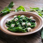 Spinaci con feta, un'insalata leggera e sfiziosa 1 insalata spinaci con feta