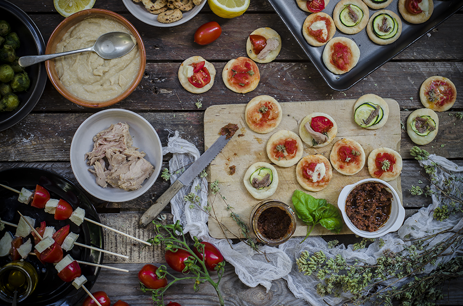 Pizzette allo yogurt greco: la ricetta veloce senza lievito 2 pizzette allo yogurt greco ricetta
