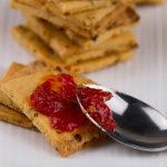 Crackers alla pizzaiola, croccante leggerezza 1 La ricetta facile e veloce dei crackers alla pizzaiola senza glutine
