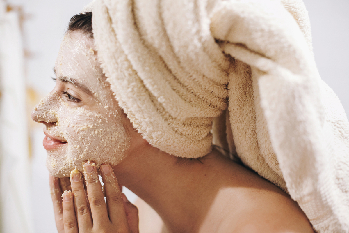 Ossigenoterapia viso: che cos’è, come funziona il trattamento, benefici e limiti 3 Ossigenoterapia viso scrub