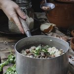 Risotto con topinambur: ricetta con funghi e nocciole tostate 1 risotto con topinambur: la ricetta
