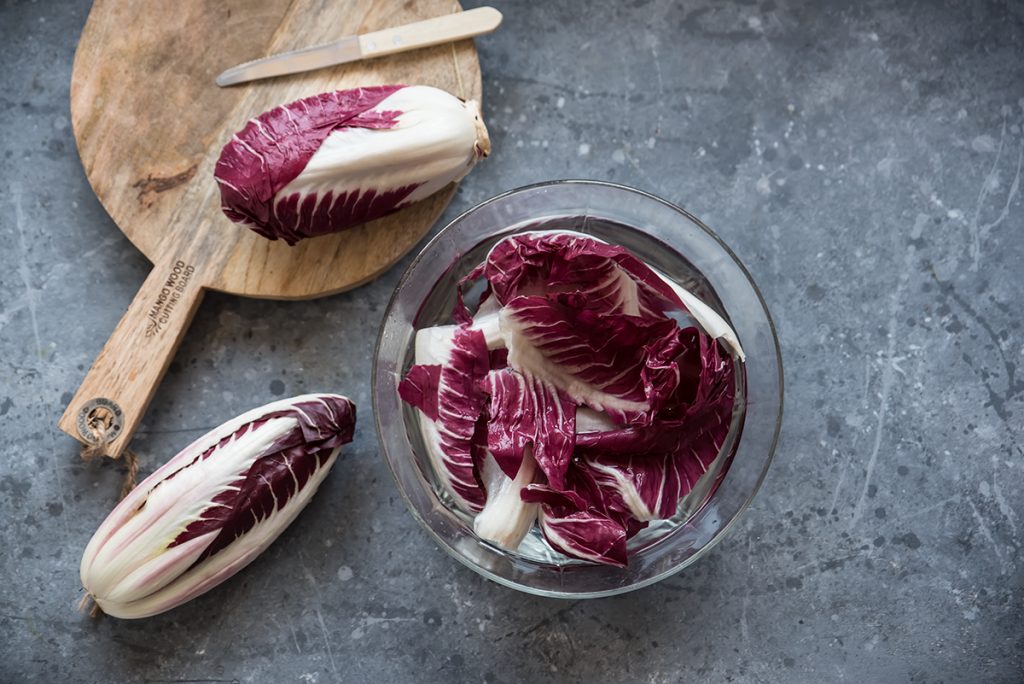 Pasta con radicchio rosso e noci: ricetta passo passo per una pasta cremosa 2 tagliatelle fatte in casa con radicchio e noci 1