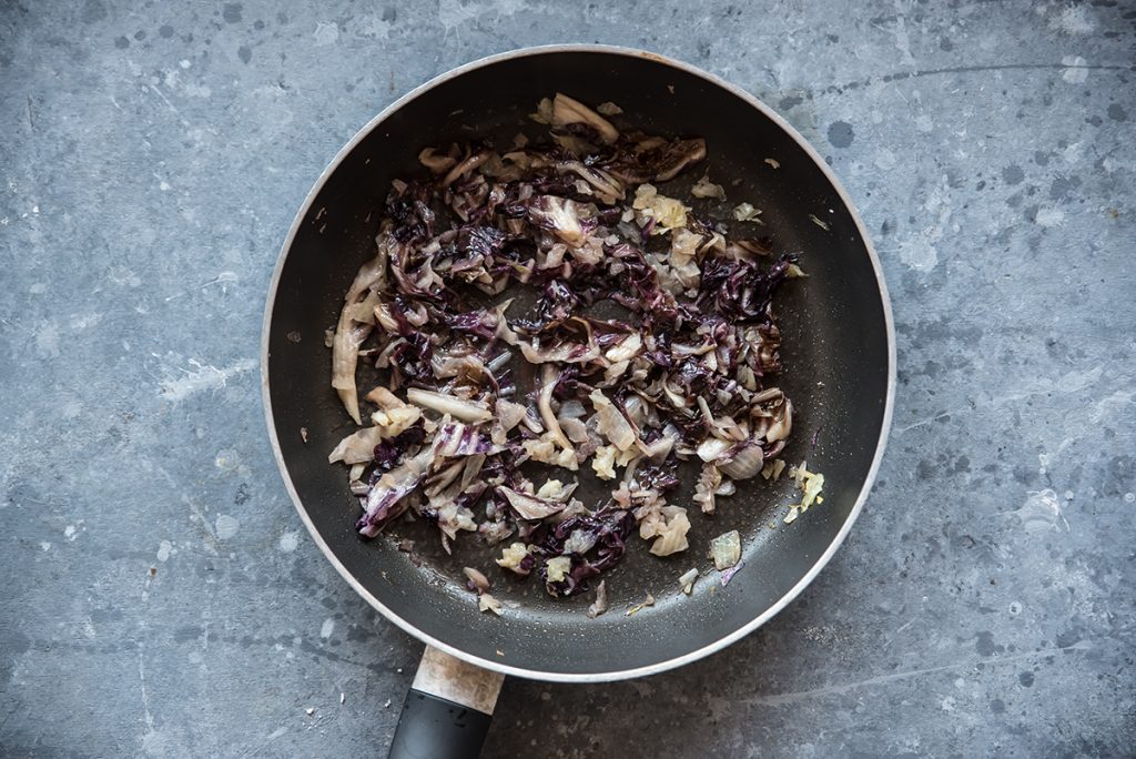 Pasta con radicchio rosso e noci: ricetta passo passo per una pasta cremosa 7 tagliatelle fatte in casa con radicchio e noci 6