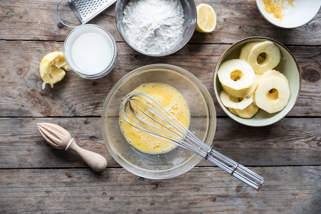 Frittelle di mele al forno: ricetta di Carnevale leggera con foto e video 4 frittelle di mele al forno