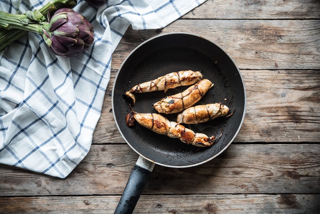 Pollo con carciofi: la ricetta degli involtini light 6 involtini fare gli involtini di petto di pollo con carciofi in padella