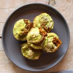 Muffin salati con zucchine e olive nere 1 La ricetta dei muffin salati light con zucchine e olive nere