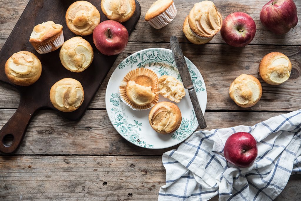 Muffin alle mele, una merenda golosa e genuina 6 muffin alle mele senza yogurt