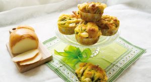 Muffin salati con asparagi e scamorza: golosi e leggeri