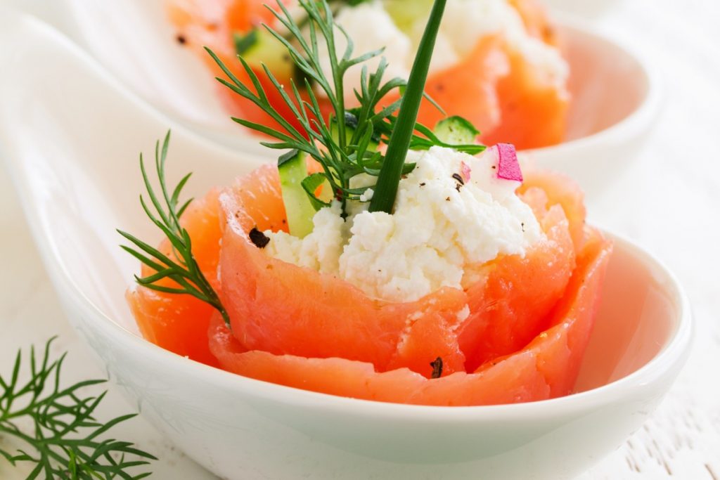 Rotolini di salmone: la ricetta con la ricotta 2 rotolini di salmone e ricotta