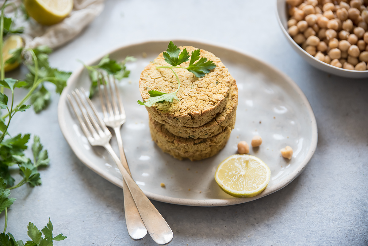 Le migliori ricette vegane per gli intolleranti 8 burger di ceci e tofu