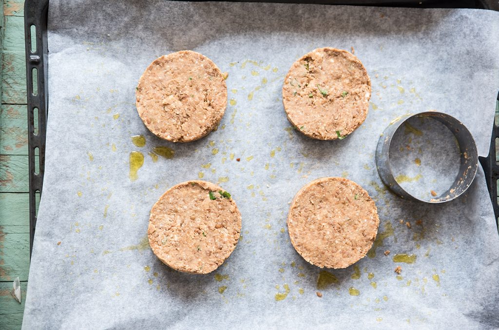 Burger di lenticchie: una ricetta gustosa e nutriente 4 hamburger di lenticchie