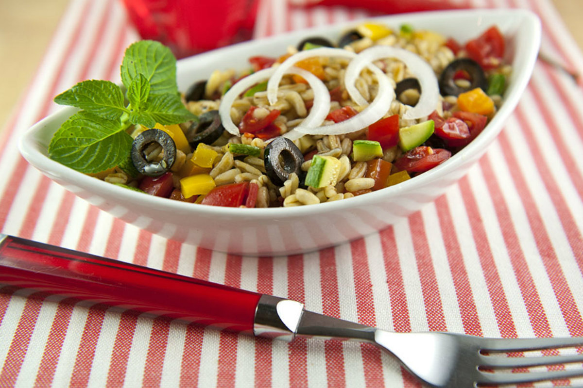 Insalate di cereali: 16 ricette light per tutti i gusti 16 insalata di kamut alla mediterranea