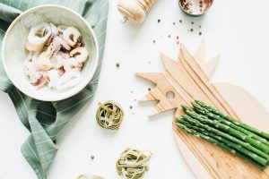Pasta ai totani con salsa di asparagi e mandorle: video ricette e tutorial per pulire i totani