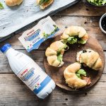 Cornetti salati con salmone, ricotta, olive nere e lattuga 1 cornetti salati salmone lattuga