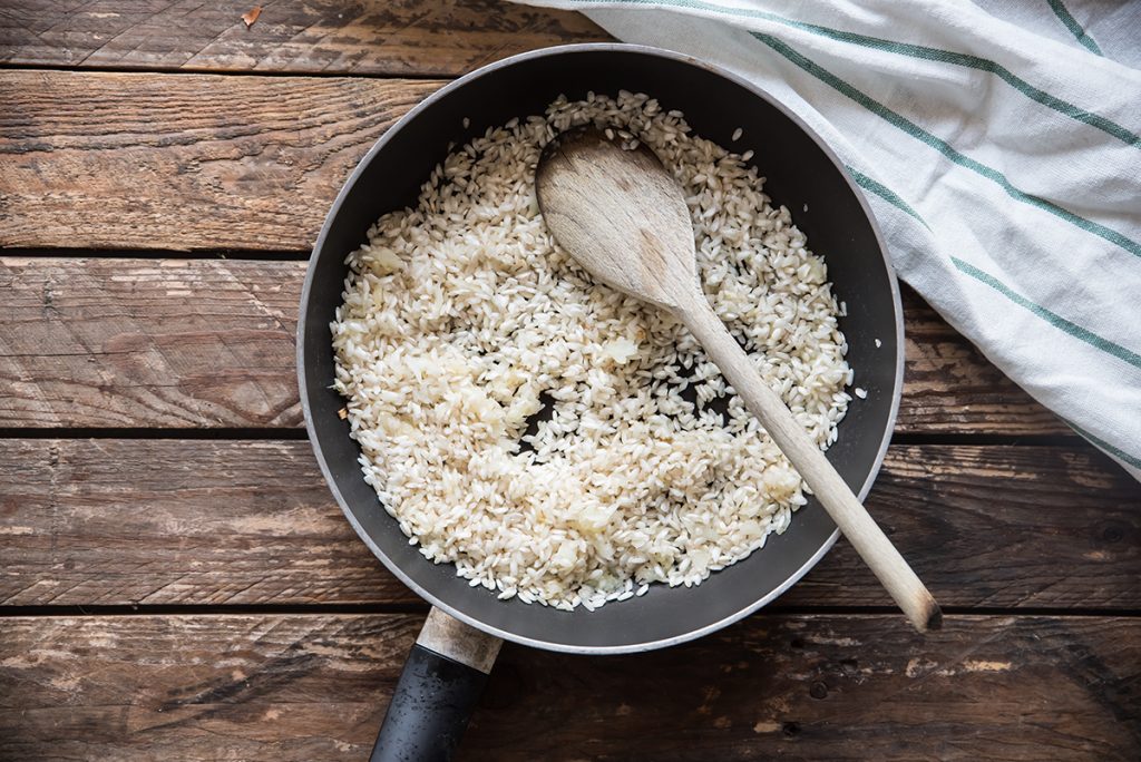Risotto con crema di fave e piselli freschi 6 fave fresche con riso