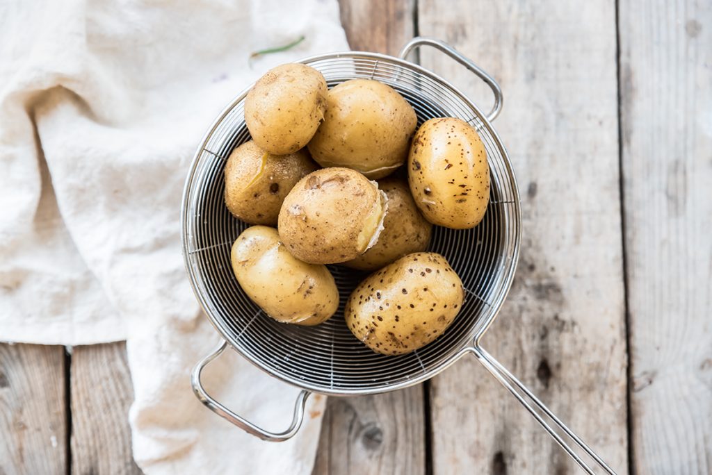 Insalata di patate e fagiolini con pesto light 4 insalata di patate: pelare le patate