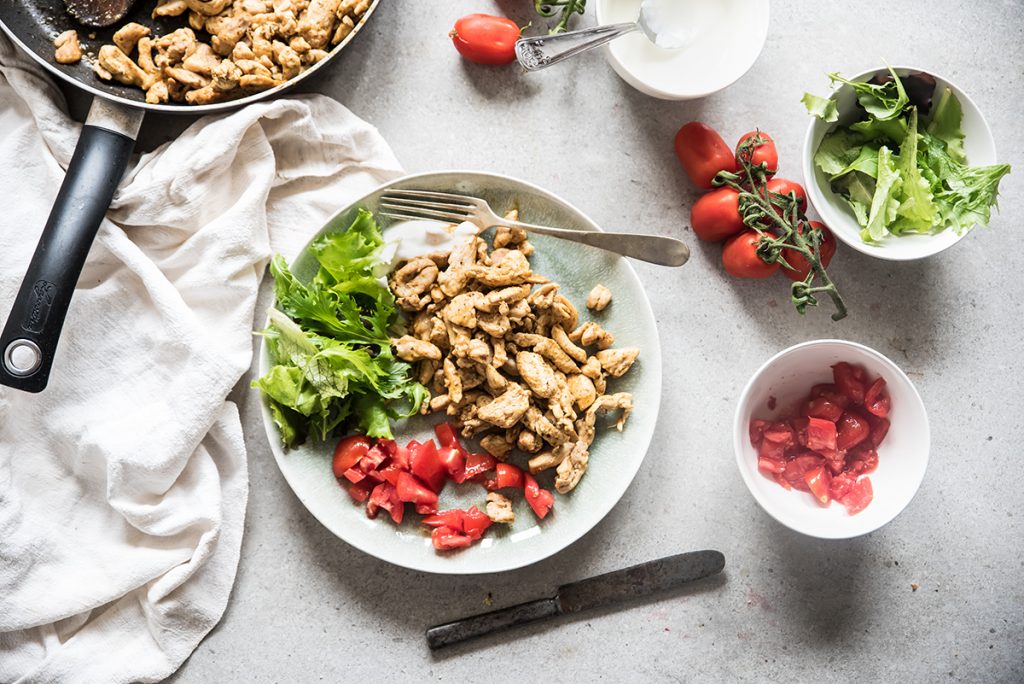 Kebab di pollo fatto in casa: una ricetta sana con guida illustrata 7 kebab pollo al piatto