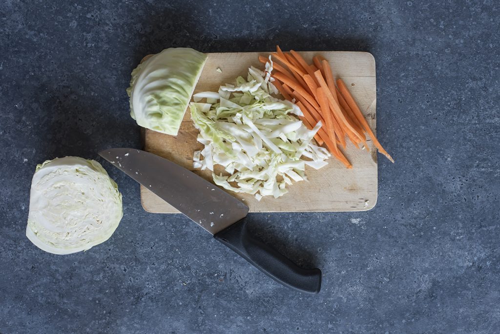 Chicken wrap: la piadina con pollo, sana e golosa 3 piadina con pollo taglia carote e cavolo bianco