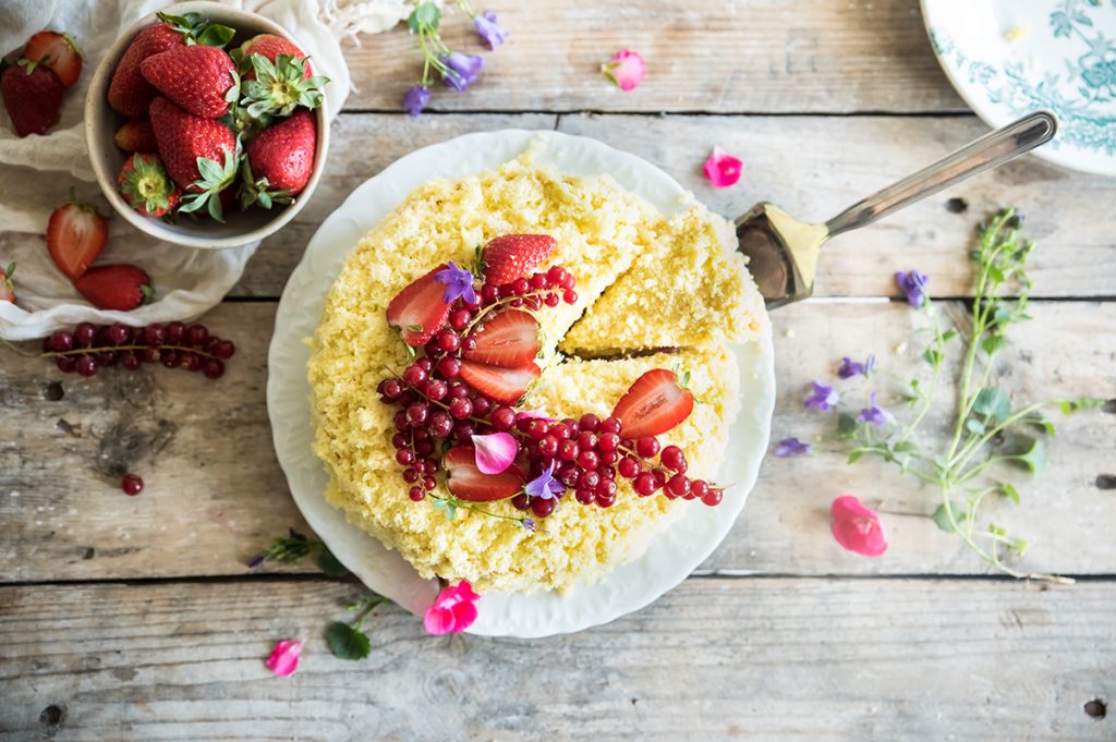 Torta mimosa alle fragole: la ricetta con la crema 17 Torta mimosa