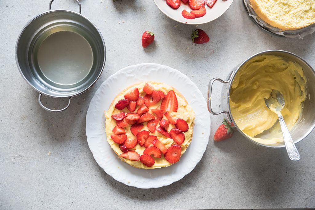 Torta mimosa alle fragole: la ricetta con la crema 14 Torta mimosa